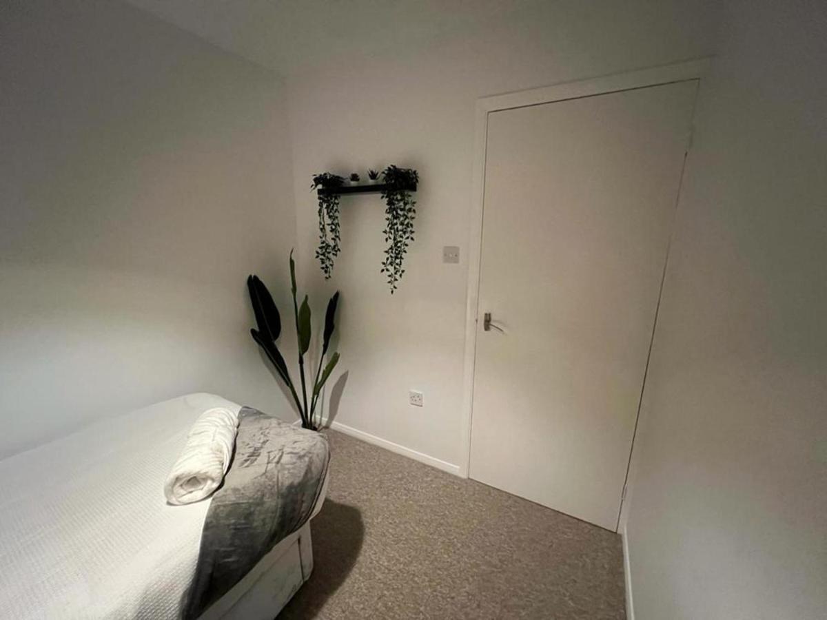 Impeccable 2-Bed Apartment In Grays London Luaran gambar