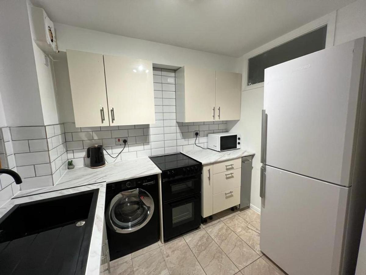 Impeccable 2-Bed Apartment In Grays London Luaran gambar