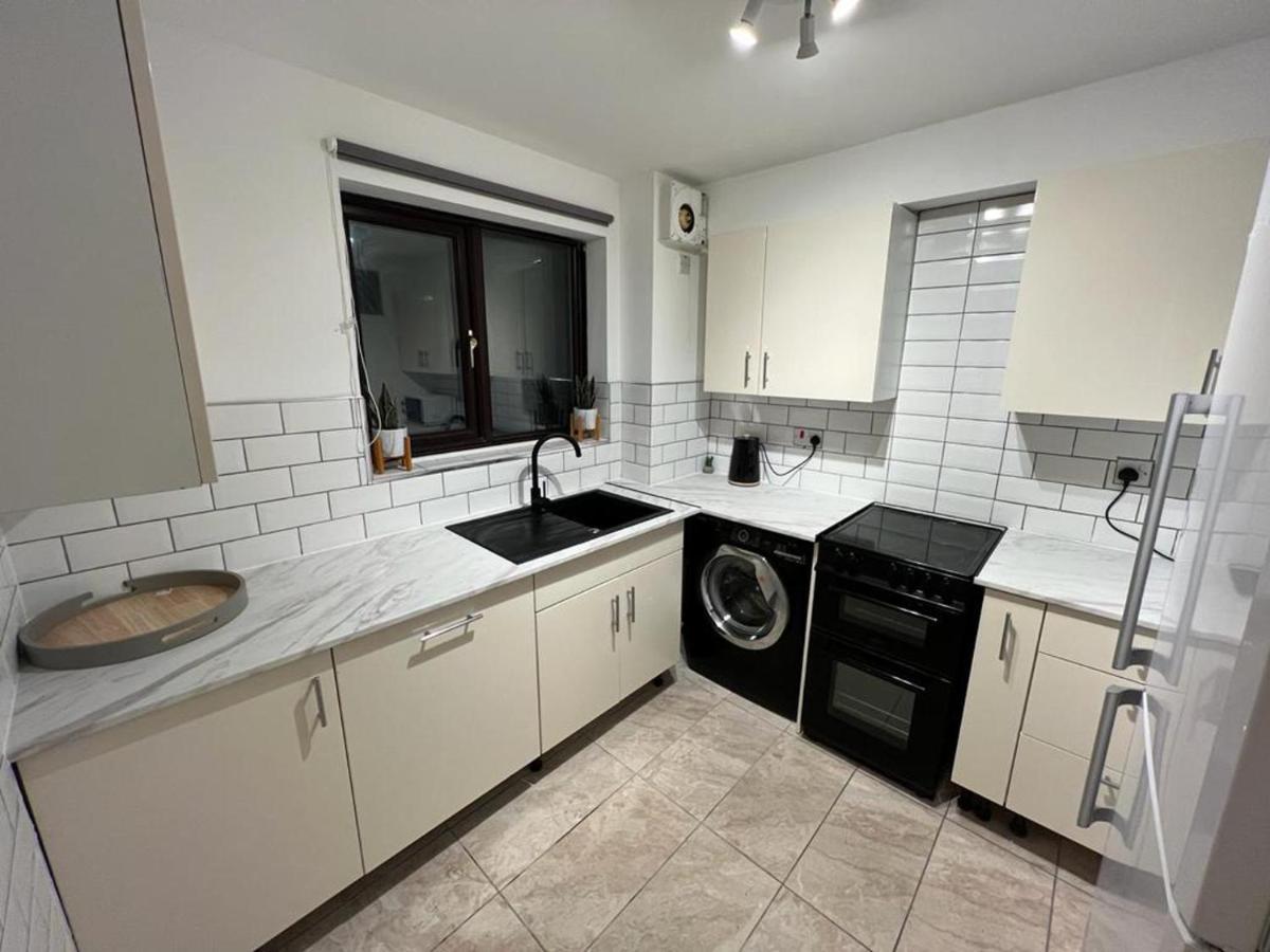 Impeccable 2-Bed Apartment In Grays London Luaran gambar